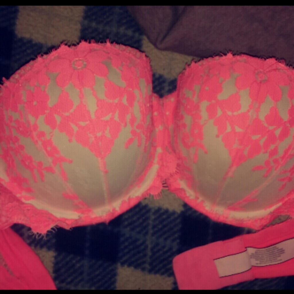 Victoria Secret Pink strapless bra